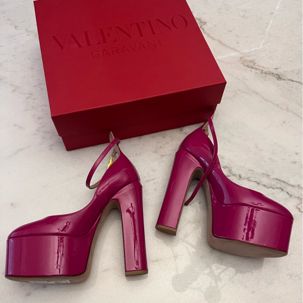 Valentino Garavani
•Tan-Go Platform Pumps in Patent Leather